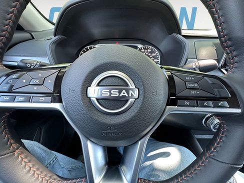 Used 2024 Nissan Altima 2.5 SR FWD image 20