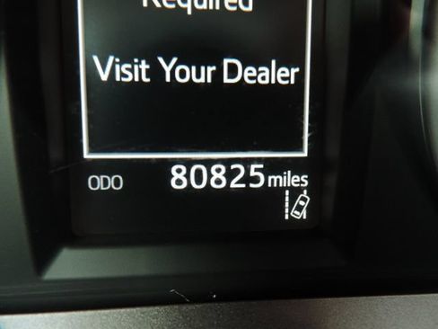 Used 2018 Toyota RAV4 LE FWD image 27