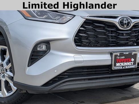 Used 2024 Toyota Highlander Limited FWD image 3