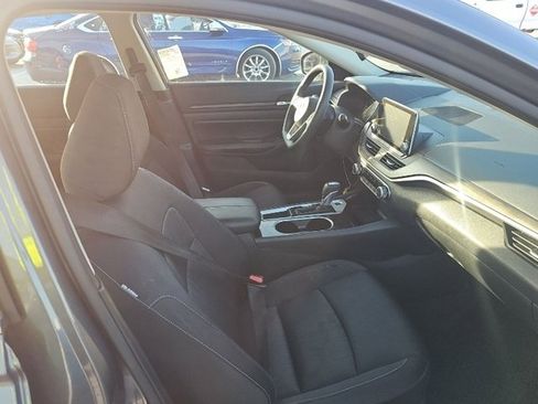 Used 2024 Nissan Altima 2.5 SV image 5