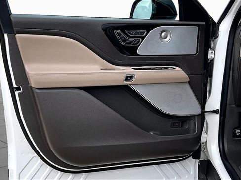 Used 2020 Lincoln Aviator Reserve w/ Equipment Group 202A AWD/4WD image 22