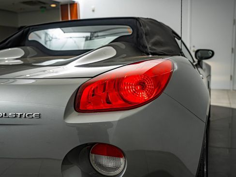 Used 2006 Pontiac Solstice Convertible w/ Premium Package RWD image 17