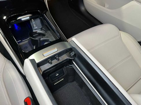 Certified 2025 Mercedes-Benz GLC 300 4MATIC image 32