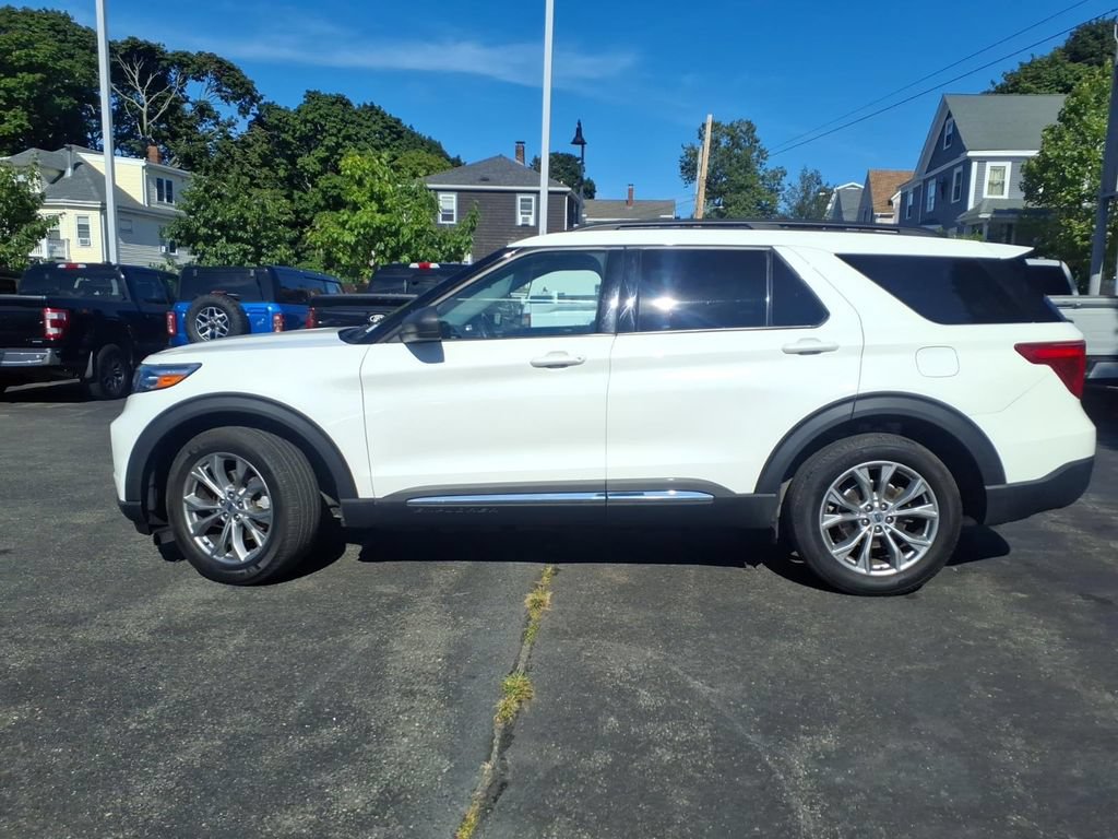 Used 2023 Ford Explorer XLT w/ Equipment Group 202A AWD/4WD image 9