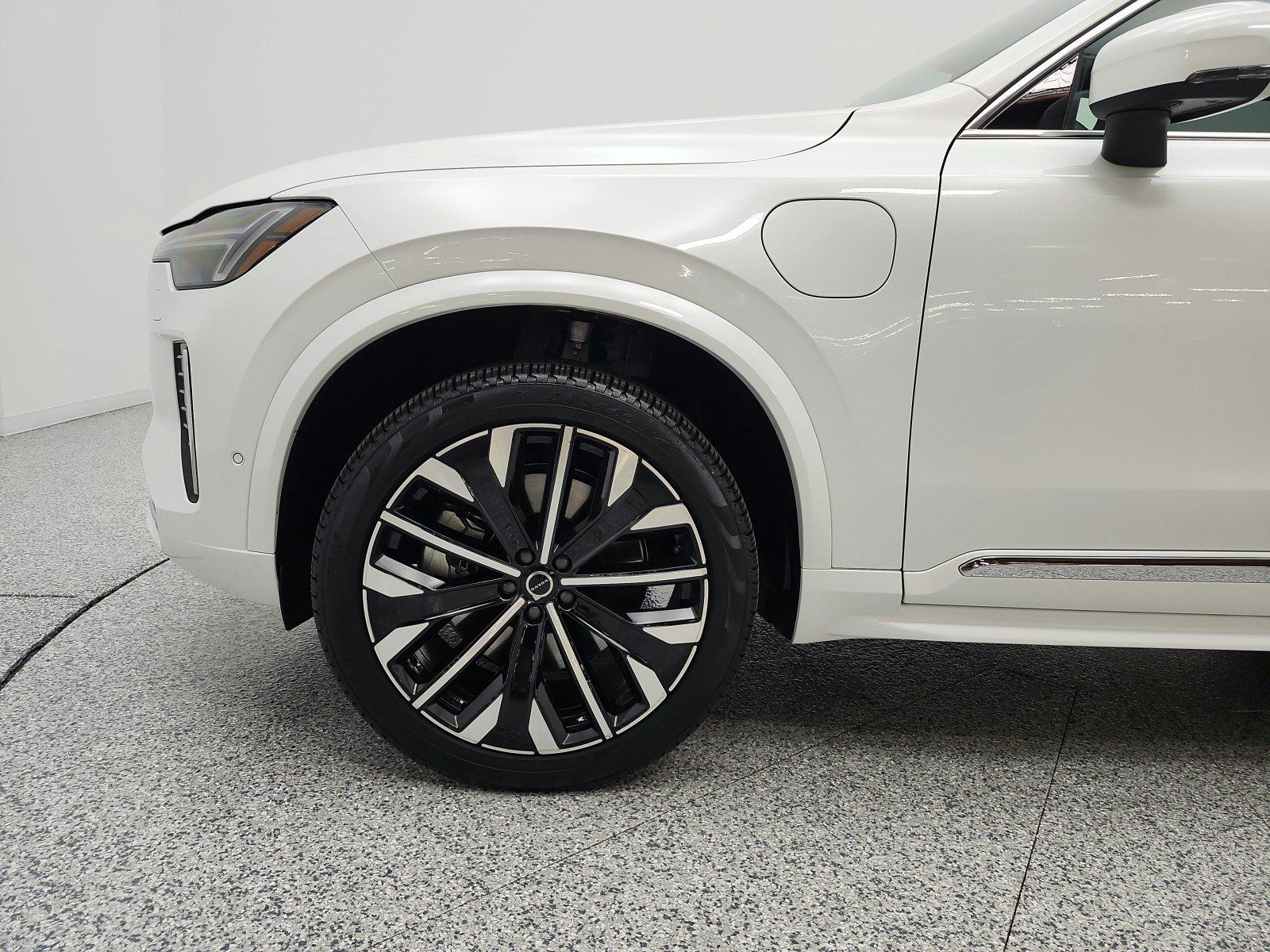 Used 2026 Volvo XC90 T8 Plus w/ Protection Package Premier AWD/4WD image 30