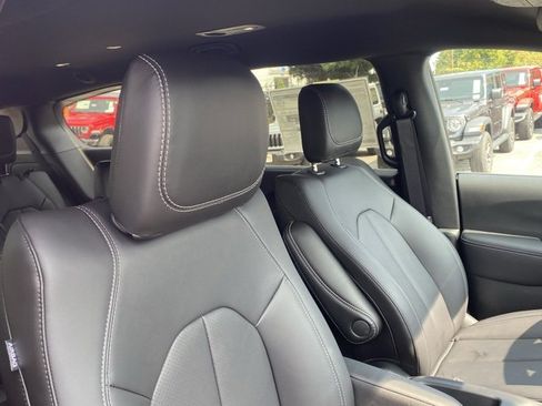 New 2026 Chrysler Pacifica Select image 31