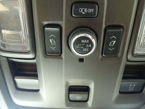 Used 2023 GMC Yukon SLT w/ SLT Luxury Package AWD/4WD image 23