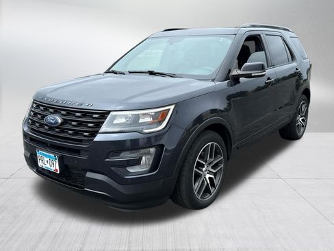 Used 2017 Ford Explorer Sport w/ Equipment Group 401A AWD/4WD image 4