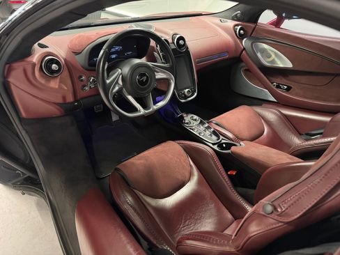Used 2022 McLaren GT RWD image 9