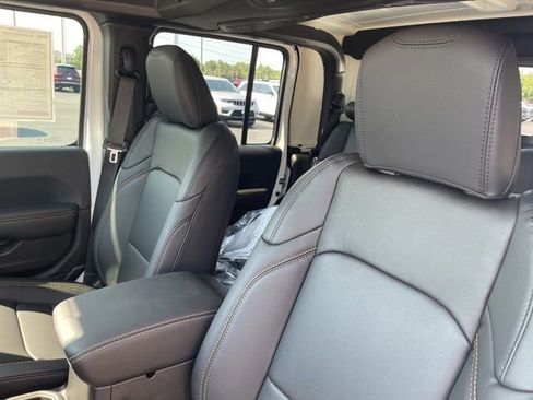 New 2025 Jeep Gladiator Sport image 10