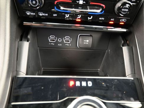 Used 2024 Jeep Grand Cherokee Laredo X image 28