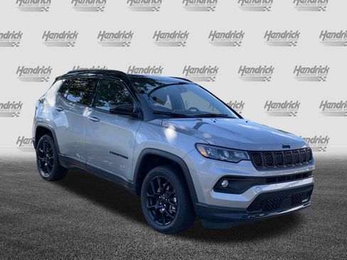 Used 2023 Jeep Compass Latitude w/ Sun and Sound Group AWD/4WD image 2