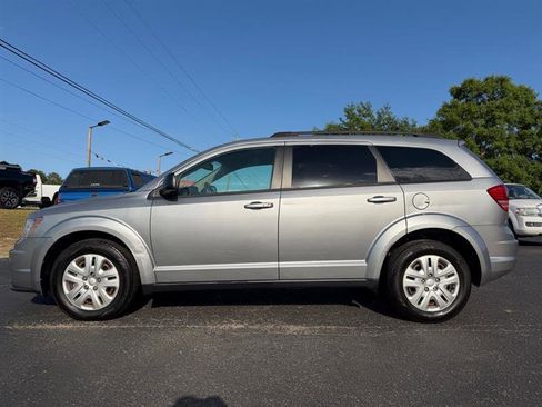 Used 2020 Dodge Journey SE w/ SE Popular Equipment Group image 2