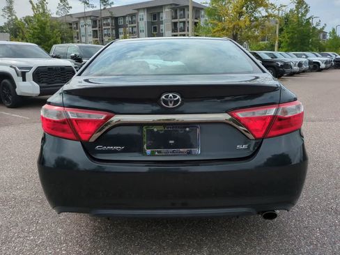 Used 2015 Toyota Camry SE FWD image 5