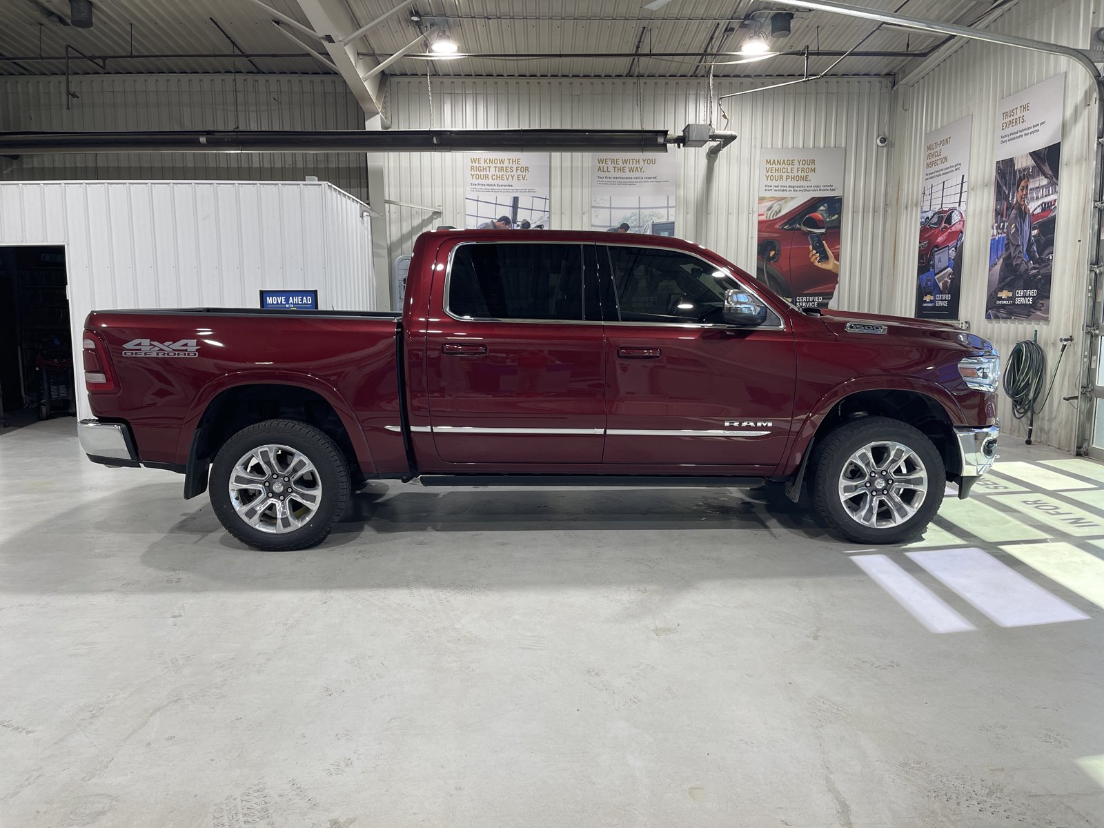Used 2023 RAM 1500 Limited AWD/4WD image 9