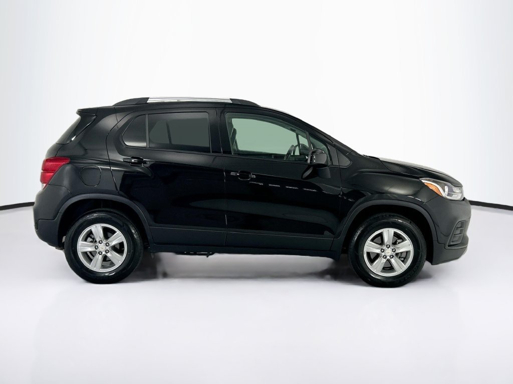 Used 2022 Chevrolet Trax LT w/ LT Convenience Package AWD/4WD image 4