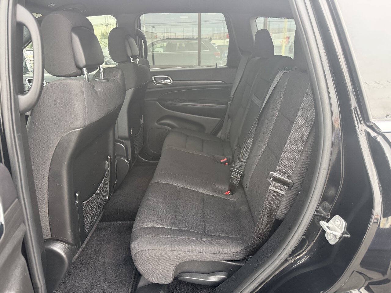 Used 2018 Jeep Grand Cherokee Laredo AWD/4WD image 10