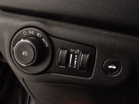 Used 2015 Chrysler 200 S w/ Comfort Group image 15