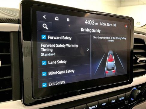 Used 2024 Hyundai Venue Limited image 33