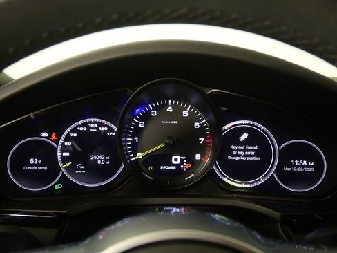 Used 2023 Porsche Cayenne image 23