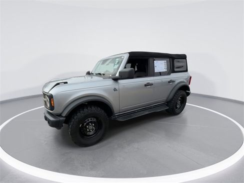 Used 2023 Ford Bronco Black Diamond image 4