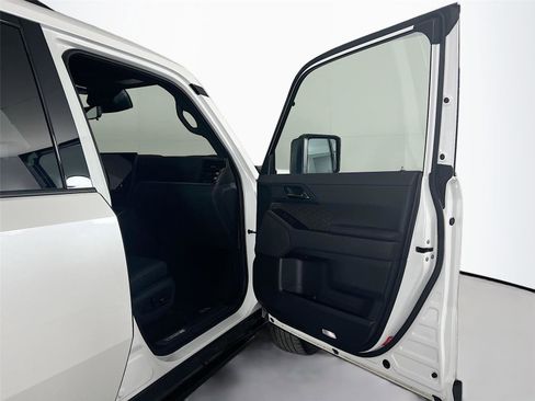 Used 2025 Lexus GX 550 w/ Accessory Package (2T) image 27