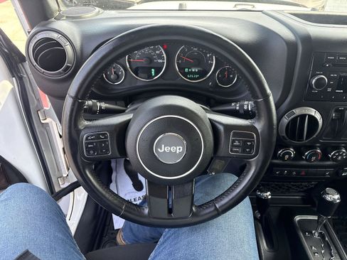 Used 2018 Jeep Wrangler Sport AWD/4WD image 14