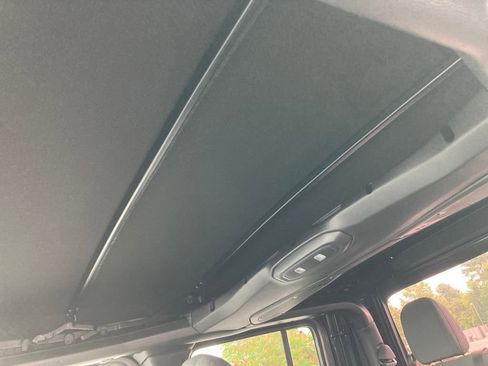 New 2025 Jeep Gladiator Sport image 23