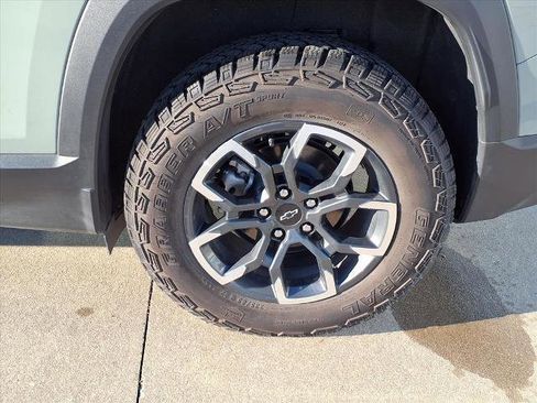 Used 2025 Chevrolet Equinox ACTIV w/ Safety and Technology Package AWD/4WD image 19
