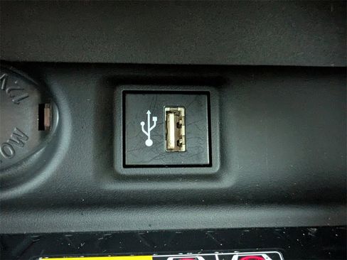 Used 2023 Toyota RAV4 XLE Premium image 21