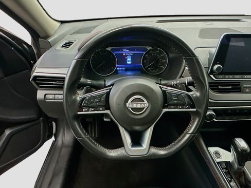 Used 2025 Nissan Altima 2.5 SR FWD image 18