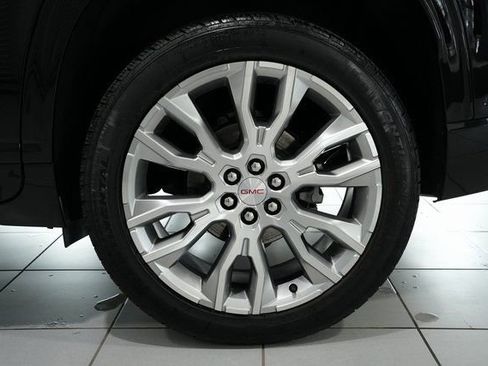 Used 2024 GMC Acadia Denali image 10