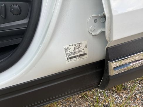Used 2023 Ford Explorer Limited AWD/4WD image 23