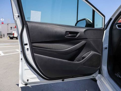 Used 2025 Toyota Corolla LE FWD image 21
