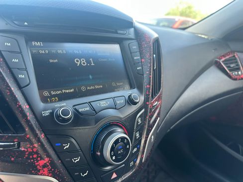 Used 2013 Hyundai Veloster image 18