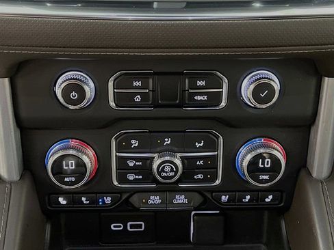 Used 2023 GMC Yukon SLT w/ Max Trailering Package image 23