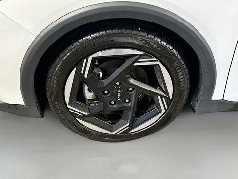 Certified 2025 Kia K4 EX FWD image 12