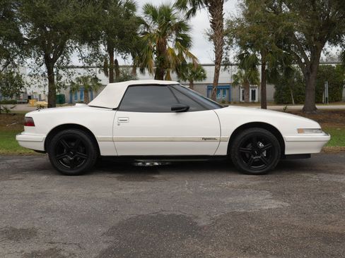 Used 1990 Buick Reatta Convertible image 4