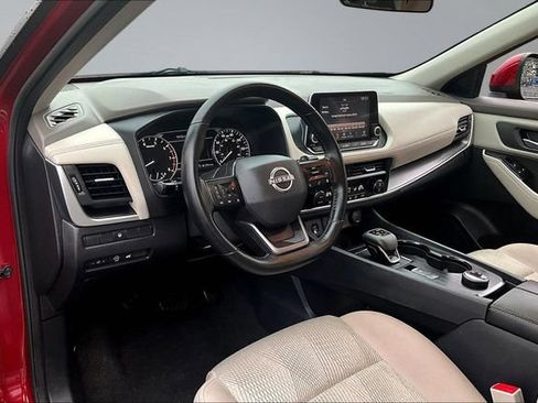 Used 2025 Nissan Rogue SV AWD/4WD image 17
