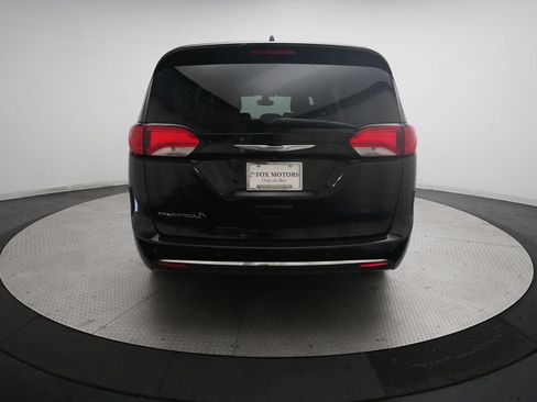 Used 2017 Chrysler Pacifica Touring-L w/ Tire & Wheel Group FWD image 27