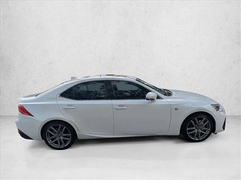 Used 2017 Lexus IS 200t image 4