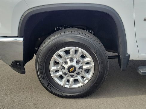 Used 2024 Chevrolet Silverado 2500 LT image 32