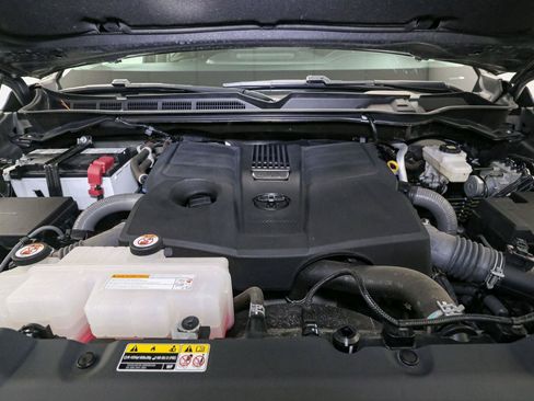 Used 2024 Toyota Tundra Limited AWD/4WD image 12