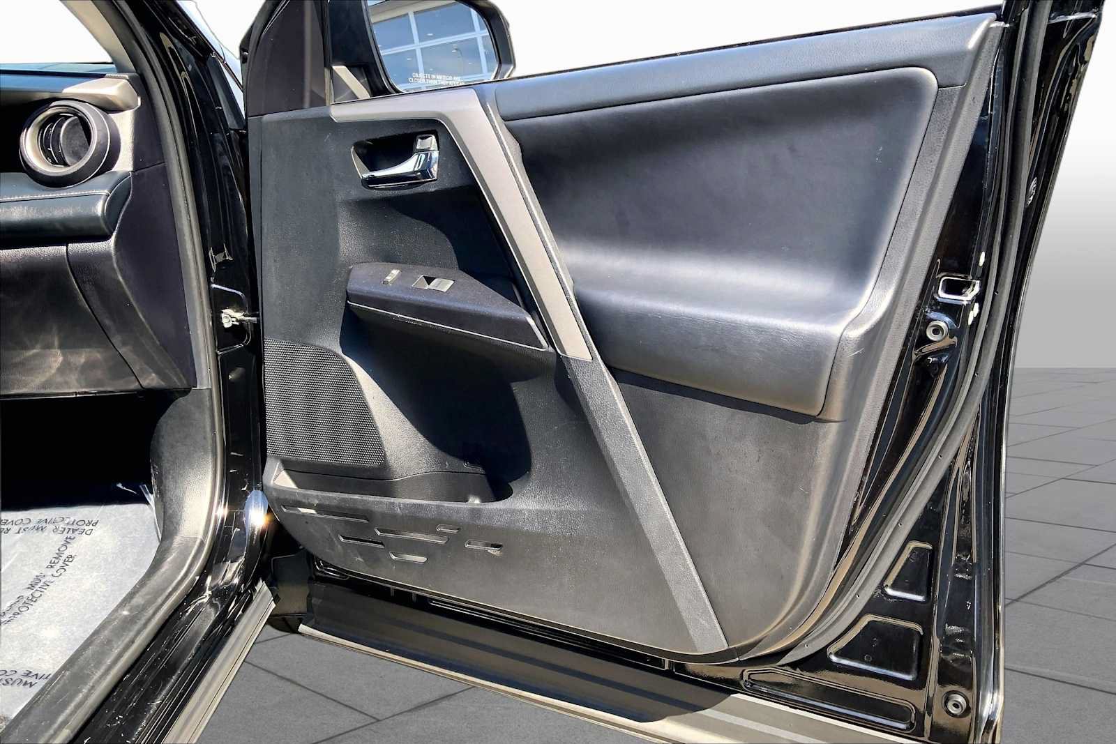 Used 2018 Toyota RAV4 XLE AWD/4WD image 19