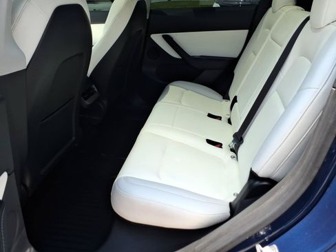 Used 2021 Tesla Model Y Long Range AWD/4WD image 16