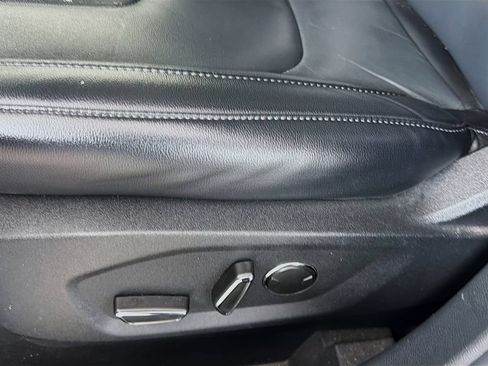 Used 2019 Ford Edge Titanium FWD image 23