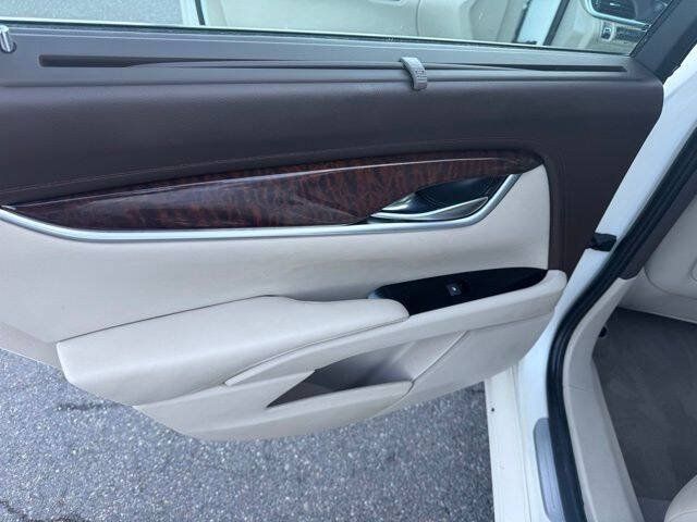 Used 2013 Cadillac XTS Premium AWD/4WD image 18