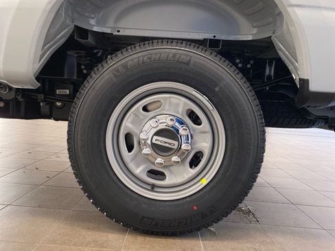 New 2026 Ford F250 XL w/ XL Chrome Package image 17