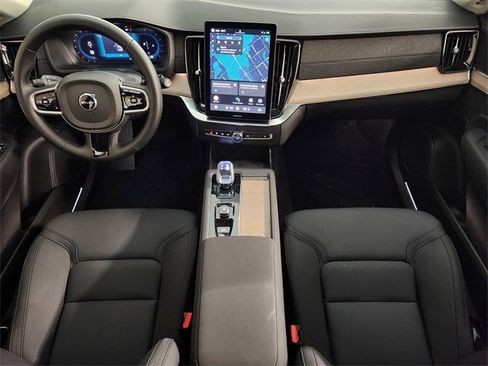 Used 2025 Volvo XC90 B5 Plus image 4