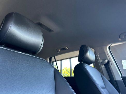 Certified 2023 Volkswagen Tiguan SE FWD image 18